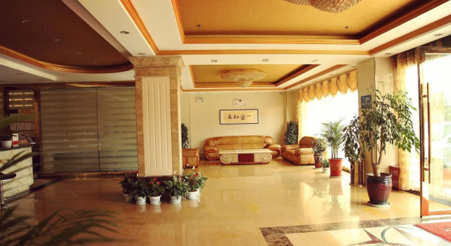 Spring Dream Hotel, Rezerwuj Hotel Hotele w Kunming z parkingiem, Parking