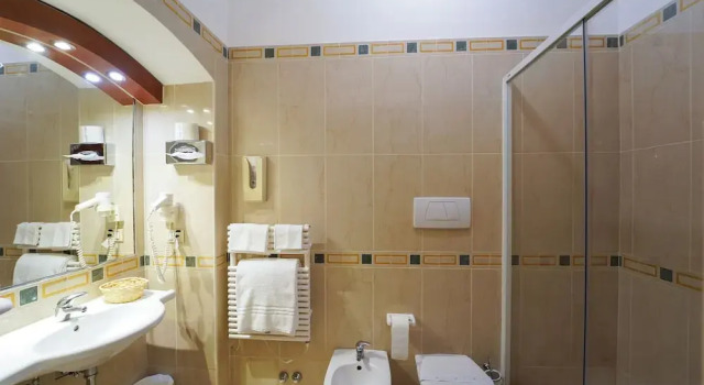 Трёхместный номер Hotel Adria
