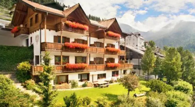 Garni Alba Bed & Breakfast, Забронировать Отель Ортизеи Валь-Гардена, рядом с Подъемник Санкт-Ульрих - Зайзер Альм