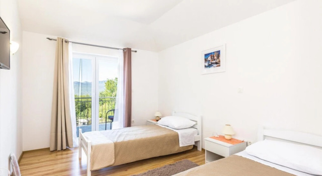 Awesome Home in Blato na Cetini With Wifi and 4 Bedrooms, Buchen Sie Hotel Hotels in Gespanschaft Split-Dalmatien mit Pool, Schwimmbad