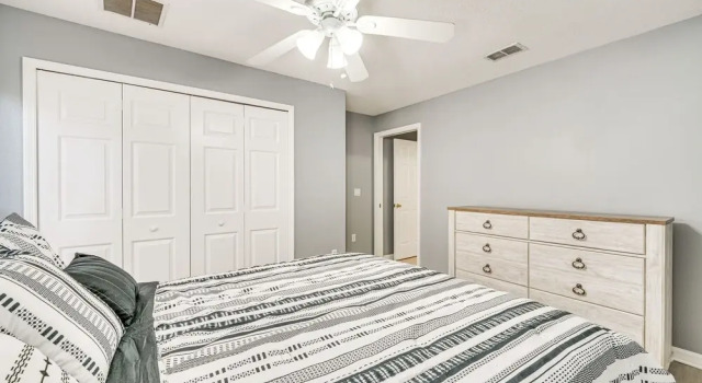 8 Mi to Disney: Family Home w/ Screened Lanai!
