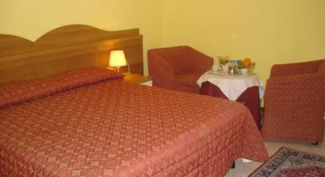 Hotel Trieste, Забронировать Отель Отели Монтекатини-Терме 3 звезды, рядом с Montecatini Train Station, 3*