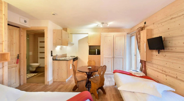 LocHotel Alpen Sports, Забронировать Отель Ле-Же Порт дю Солей