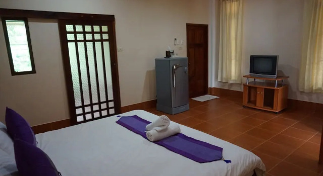 Коттедж с 2 комнатами Porntip Resort