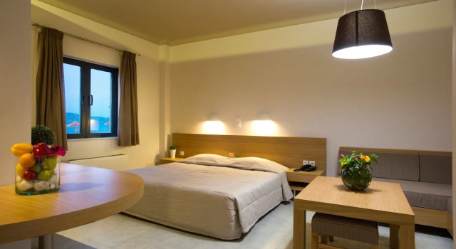 Двухместный номер Standard с балконом и с видом на сад Silver Beach Hotel & Apartments