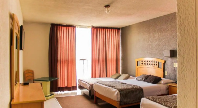 Трёхместный номер Standard Hotel El Monte