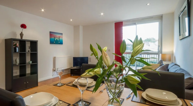 2-bedroom Apartment Riverside Wharf