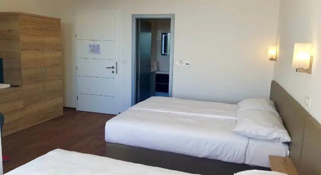 Bara Bay, Đặt Khách sạn Metajna Pag Island