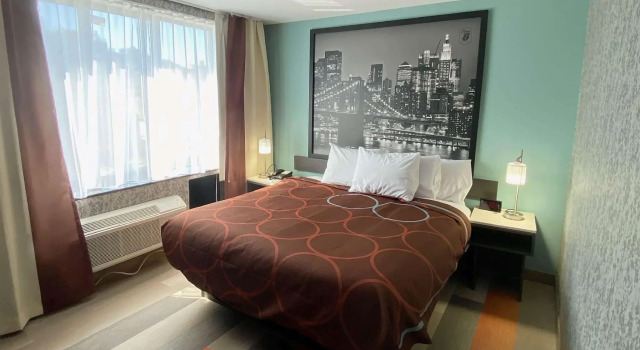 Двухместный номер Accessible Super 8 by Wyndham Brooklyn Williamsburg