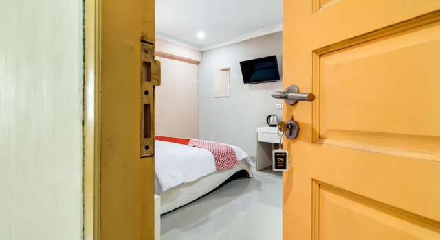 Двухместный номер Deluxe RedDoorz Hotel Baaraka near Living World