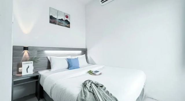 Апартаменты Standard Homey 2BR Apartment with Space Room at Vittoria Residence