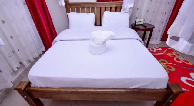 ESquire Inn Entebbe, Забронировать Отель Отели и гостиницы Энтеббе, рядом с Uganda Wildlife Education Centre, Отель