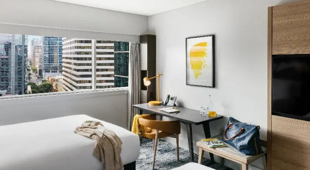 Четырёхместный номер Standard с красивым видом из окна voco Brisbane City Centre by IHG