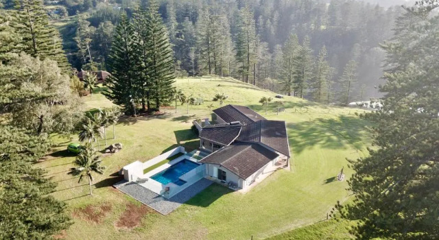 Вилла с 3 комнатами Shearwater Scenic Villas