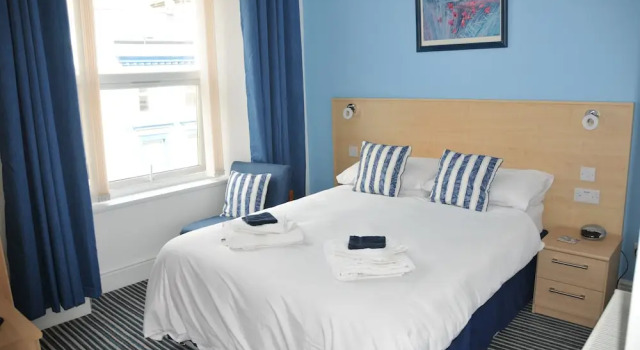 Squires Guest House, Забронировать Гостевой дом Плимут Девон, рядом с Plymouth Mayflower