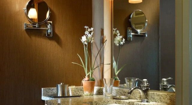 Четырёхместный люкс c 1 комнатой с видом на сад Green Mountain Suites Hotel
