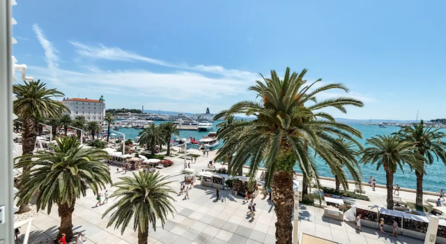 Номер Deluxe Palms Promenade Luxury Rooms