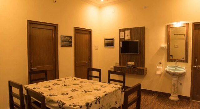 OYO 11933 Home Classic 3BHK near Geetanjali Hospital, Забронировать Отель Отели штата Раджастхана с парковкой, Парковка