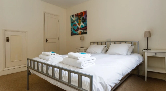 Modern 2bed Townhouse in Central London Sleeps 6, Забронировать Отель Ислингтон Лондон, рядом с Район Блумсбери