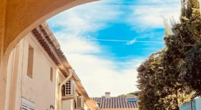 Апартаменты charmant appartement en duplex petit exterieur 50m de la plage