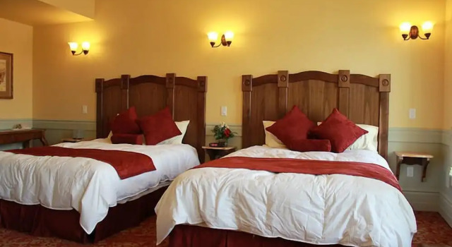Четырёхместный номер Standard Windsor Hotel & Restaurant