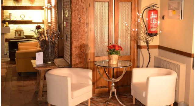 Hotel Rural El Rincón de Rascafria, Varaa Hotelli Hotellit Madridin maakunta pysäköinnillä, Pysäköinti