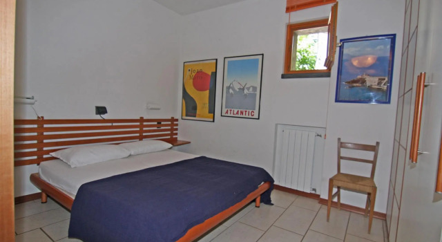 In vacation residence, 40 mt from the sea, apartment with 3 bedrooms ,for 6-7 people, on 2nd floor w-Villa Marina - INT. 7 quadri. Levante