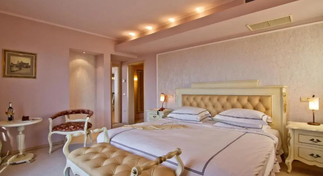 Люкс Hotel VEGA Sofia