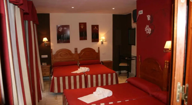 Четырёхместный номер Standard Hostal la Fuente