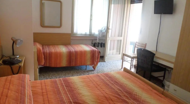 Трёхместный номер Standard с балконом Hotel Garnì Capinera