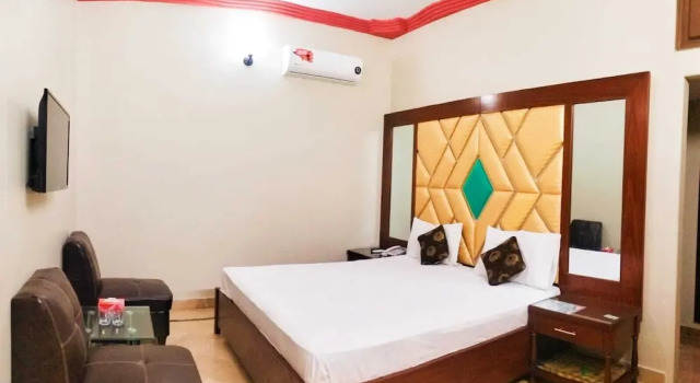 Camera Deluxe Hotel Subhan Palace 2