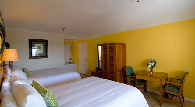 Четырёхместный номер Standard Ocean Isle Inn