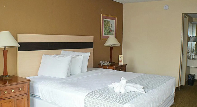 Roomba Inn & Suites - Kissimmee