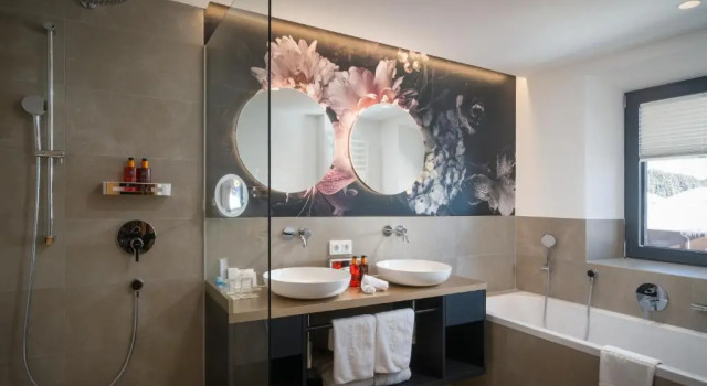 Люкс с балконом Hotel Bergkristall Oberlech