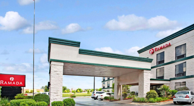 Ramada by Wyndham Pearl/Jackson Airport, Buchen Sie Hotel Pearl Mississippi