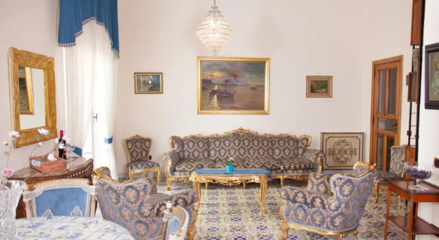 Коттедж Maman Suite, city center near Molo Beverello