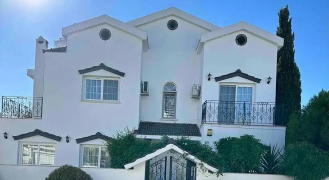 Beautiful 5 bed Villa with Pool, Reserva ahora Villa Villas en Norte de Chipre, Villa