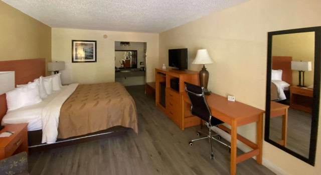 Quality Inn near Manatee Springs State Park