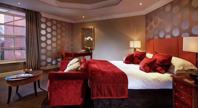Полулюкс Alexander House Hotel & Utopia Spa