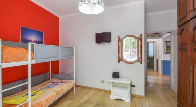 Nice Apartment in Genova With Wifi and 3 Bedrooms, Забронировать Апартаменты/квартира Генуя Итальянская Ривьера, рядом с Stazione Genova Sampierdarena