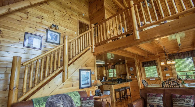 Majestic Mountain View - Great Location! - Convenient to Everything! cabin, Забронировать Отель Отели Пиджен-Фордж с парковкой, рядом с Навесная переправа Смоки-Маунтин, Парковка