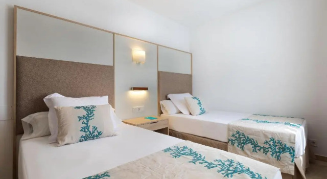 Люкс с 2 комнатами с видом на море Alua Suites Las Rocas