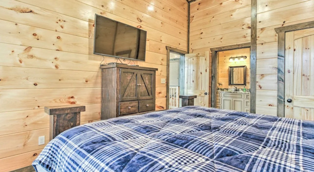 Коттедж с 2 комнатами с балконом Smoky Mountain Hideaway w/ Hot Tub, Deck & Views!