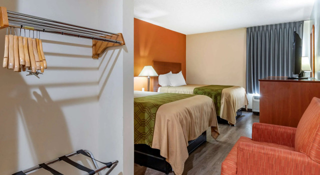 Четырёхместный номер Standard Econo Lodge Saint Stephen