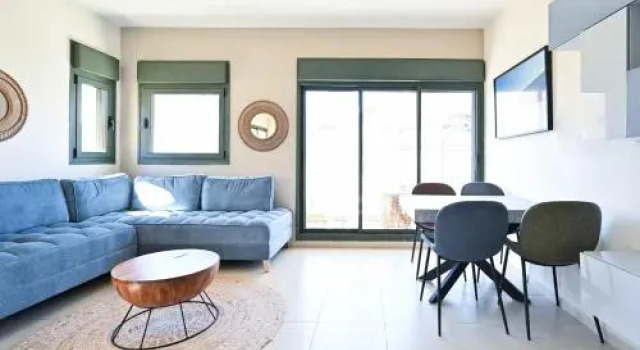 Sunny Sky Balcony - Gordon Beach- Ben Yehuda 114, Забронировать Отель Тель-Авив Тель-Авивский округ, рядом с Площадь Рабина