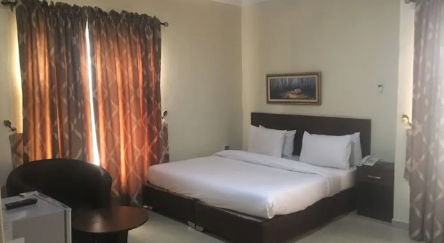 Студия Deluxe Mayors & Diplomat Suites Opebi