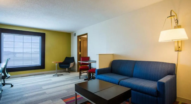 Люкс Holiday Inn Express Hotel & Suites Reading by IHG