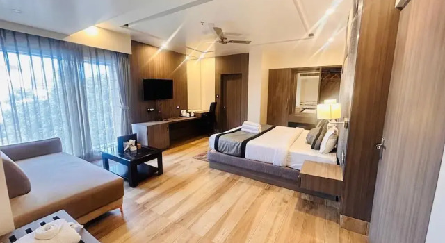 Люкс Hotel Holiday international
