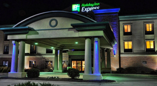 Holiday Inn Express Kansas City - at the Legends