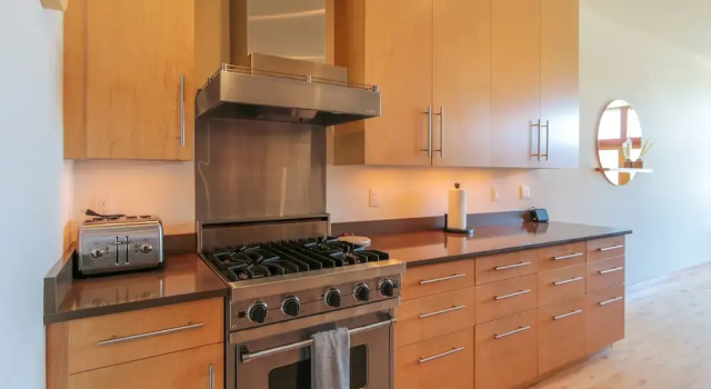 Номер Standard FOUR Condo with Columbia River Gorge View and Hot Tub by RedAwning
